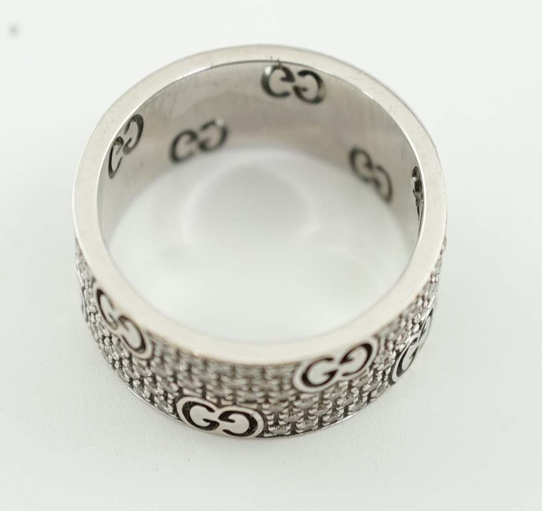 A modern Italian Gucci 18ct white gold and diamond chip cluster set couture band